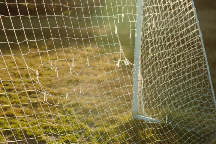 Футбольные ворота покалечили 11-летнюю липчанку