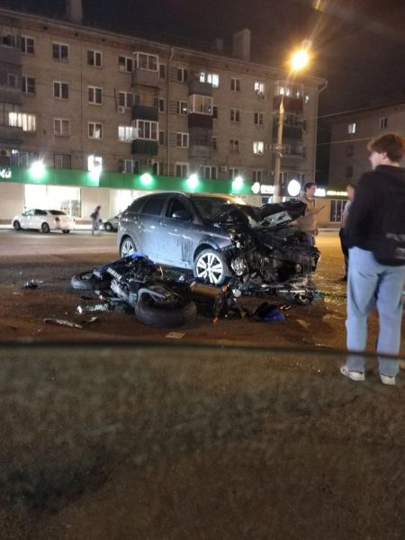 Мотоциклист, попавший под машину в Липецке, умер в больнице