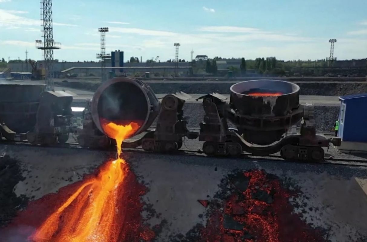 Металлургический завод липецк. Новолипецкий металлургический комбинат. Липецк новолипецкий комбинат. Липецкая область металлургический комбинат. Липецкая область металлургический комбинат.