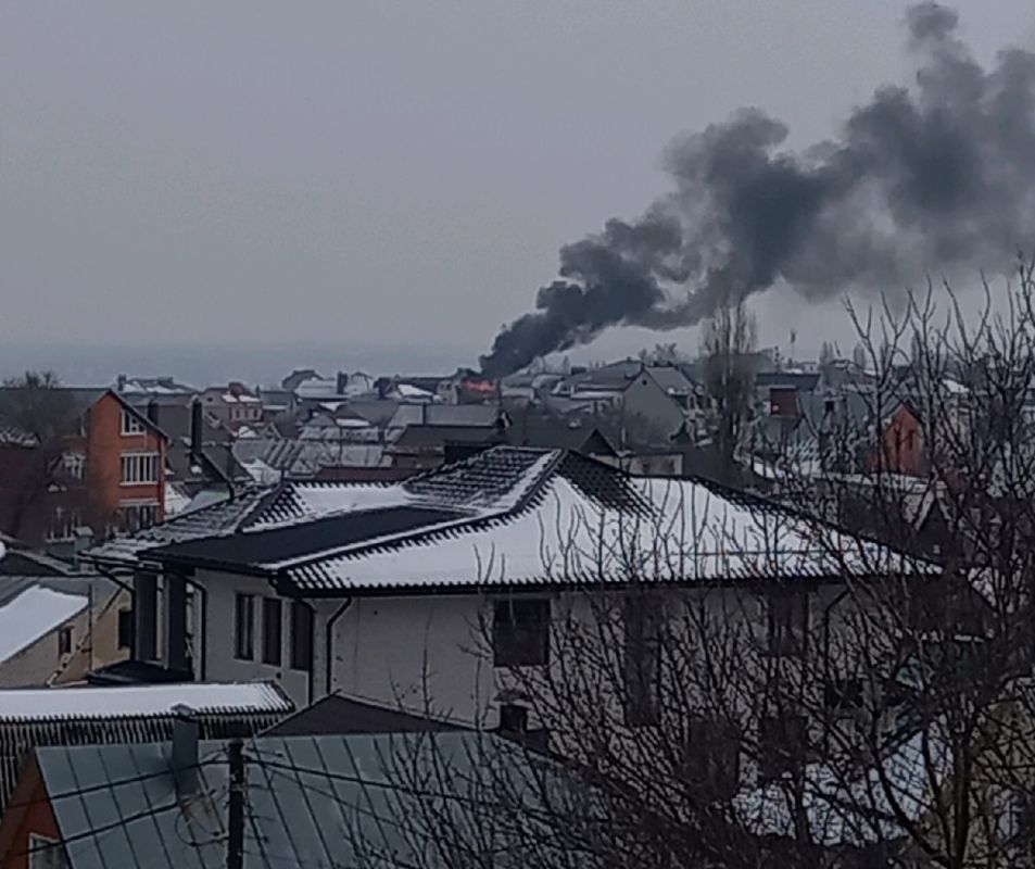 Воронеж горит дом. Чижовка воронеж. чижовка частный сектор. пожар в воронеже. микрорайон чижовка воронеж.