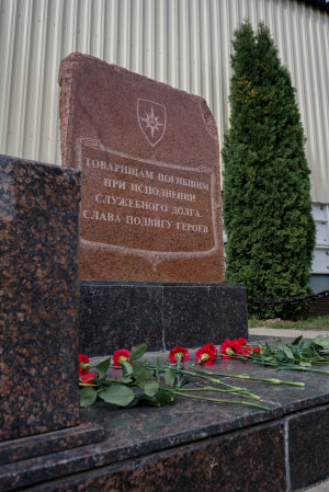 Липецкие спасатели почтили память Евгения Зиничева минутой молчания и возложением цветов