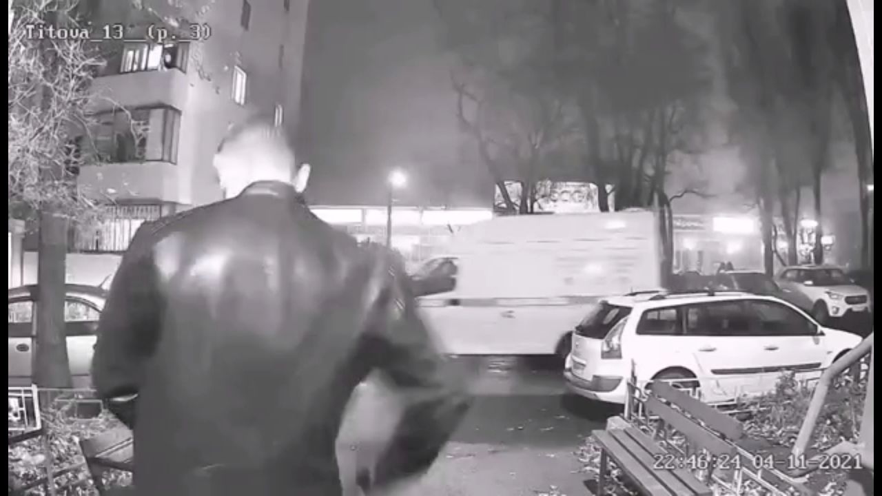 Липецкий вандал попал на камеру домофона - Новости Липецка
