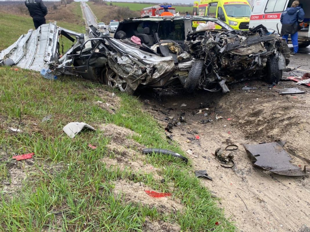 Два человека погибли в ДТП с грузовиком под Липецком | 19.04.2022 | Липецк  - БезФормата