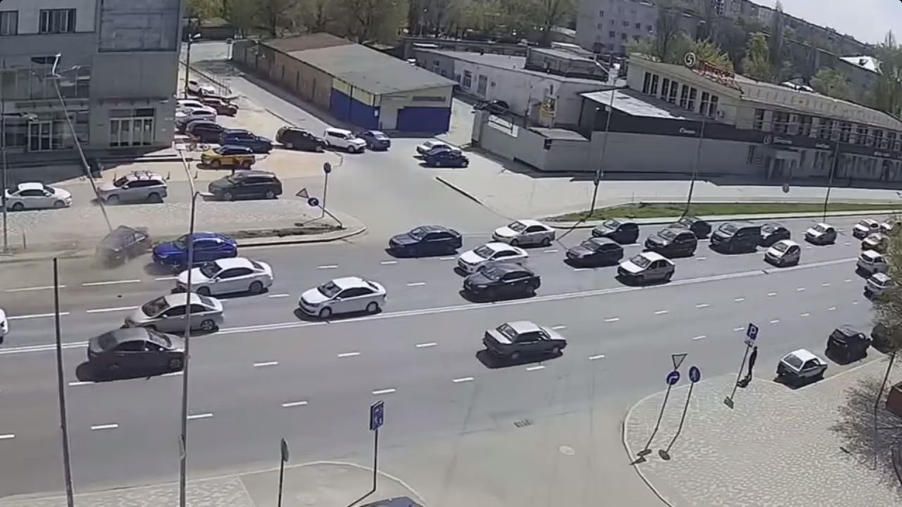Момент ДТП на проспекте Победы попал на видео - Новости Липецка