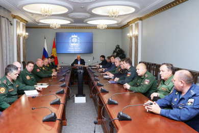 Губернатор Липецкой области встретился с военными комиссарами 