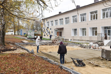 Благоустройство территории школы началось в Становлянском районе