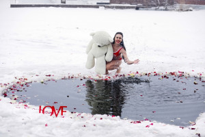 Липчанки из клуба моржей устроили фотосессию ко Дню влюблённых
