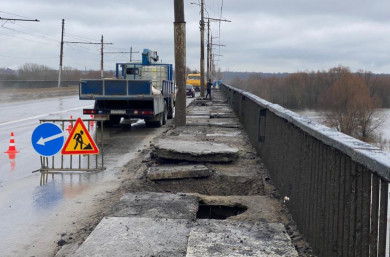 Начался ремонт Октябрьского моста