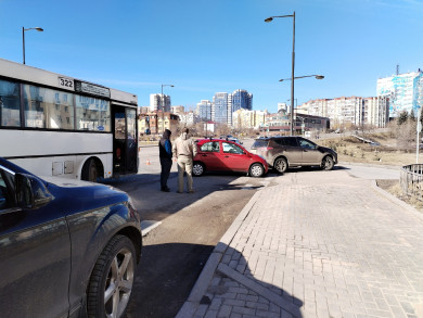 Автобус и две легковушки столкнулись в Липецке