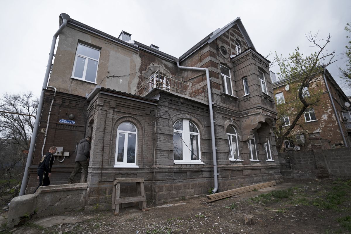 Липчане восстановили историческое здание в центре Мариуполя