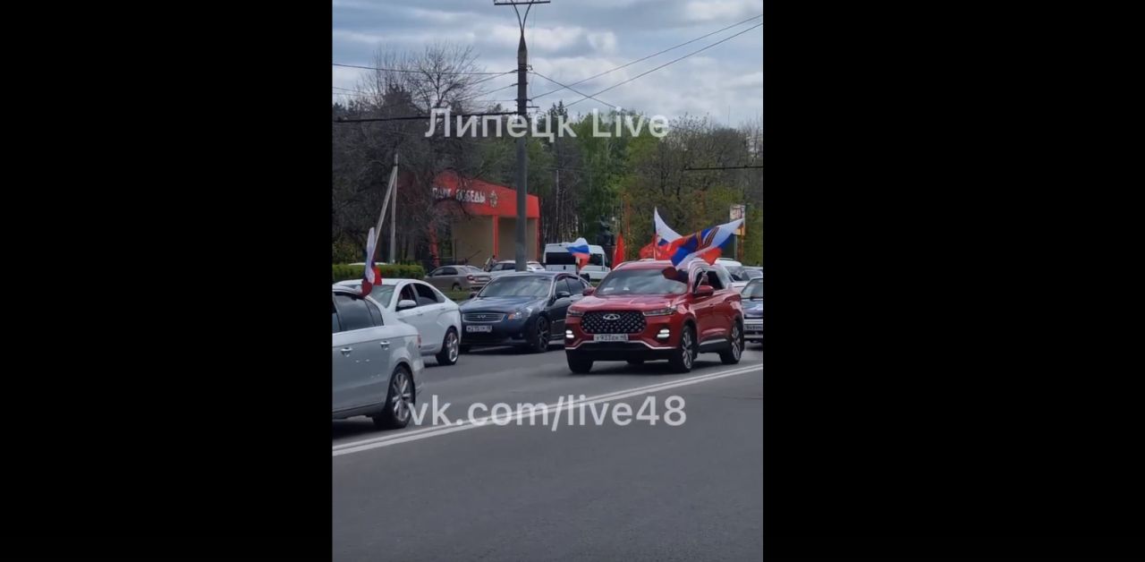 Автопробег 9 мая 2024 пенза. Автопробег Липецк. Флаг на машине. Автопробег в честь 9 мая. Автопробег 9 мая Липецк 2024.