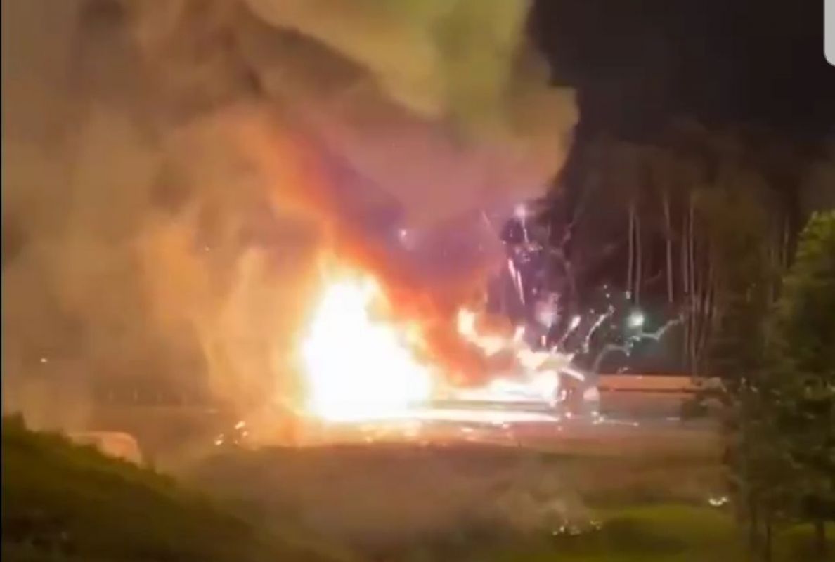 Страшно красиво: от&nbsp;возгорания фуры сдетонировали десятки фейерверков&nbsp;