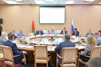 Дмитрий Аверов подписал соглашение о сотрудничестве с заксобранием города Гродно Республики Беларусь 