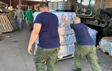 Липецким бойцам в зону СВО доставили оборудование и запасы воды 