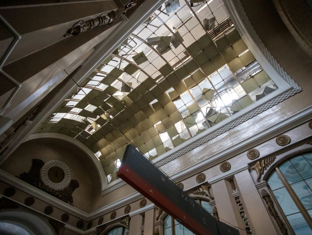 Беспилотник атаковал железнодорожный вокзал в Курске