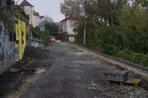 Подрядчик до сих пор не отремонтировал обвалившийся проезд на улице Ворошилова