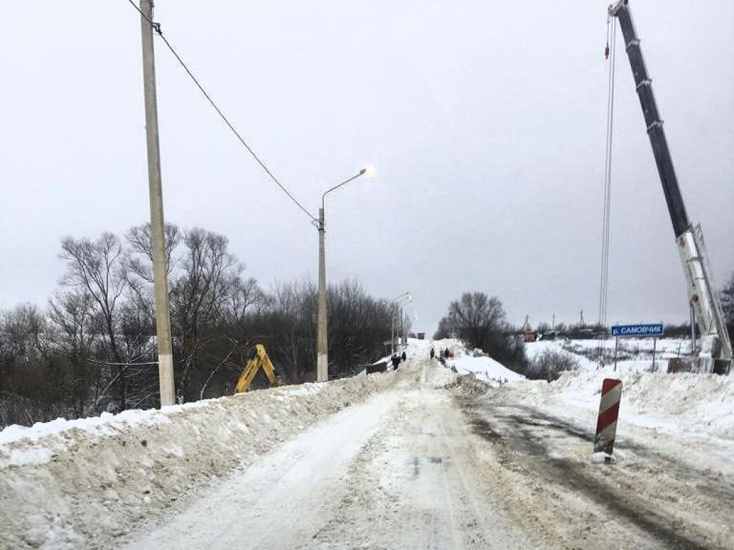 В Грязях открыли мост, где перевернулся строительный кран