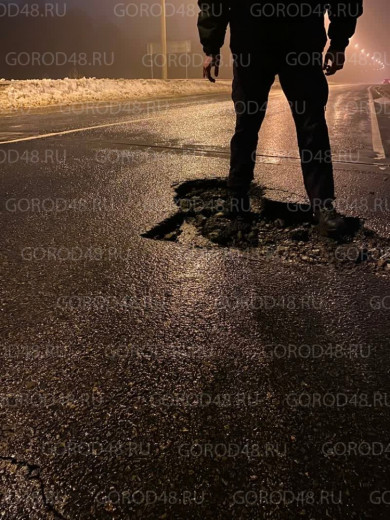 Липчан предупреждают об опасной яме на дороге