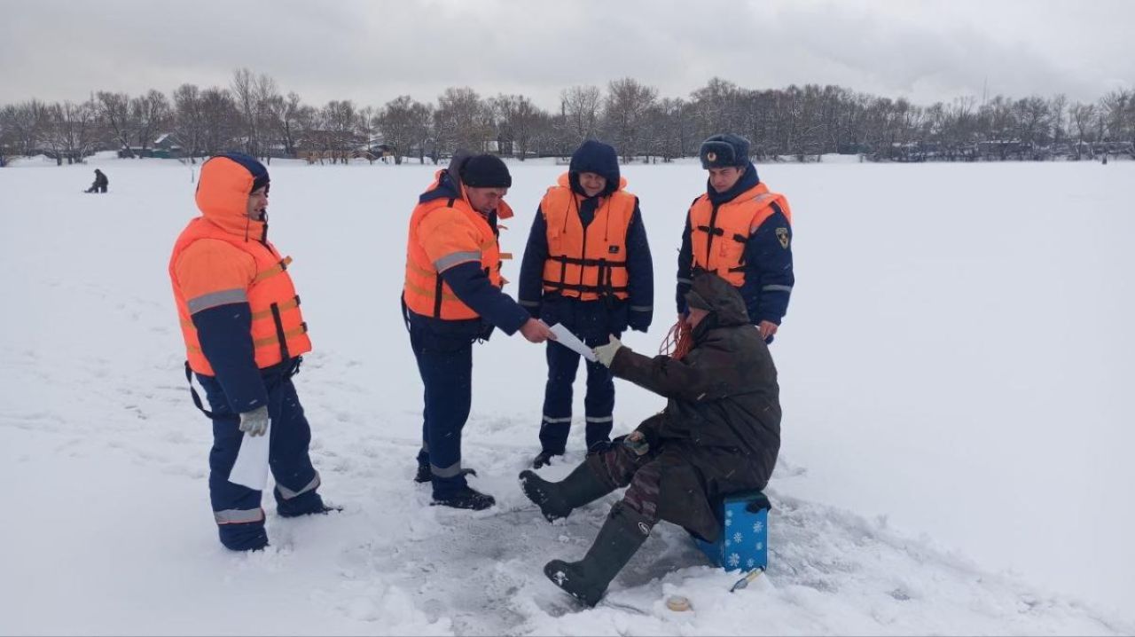 Спасатели: «Безопасного льда не бывает»