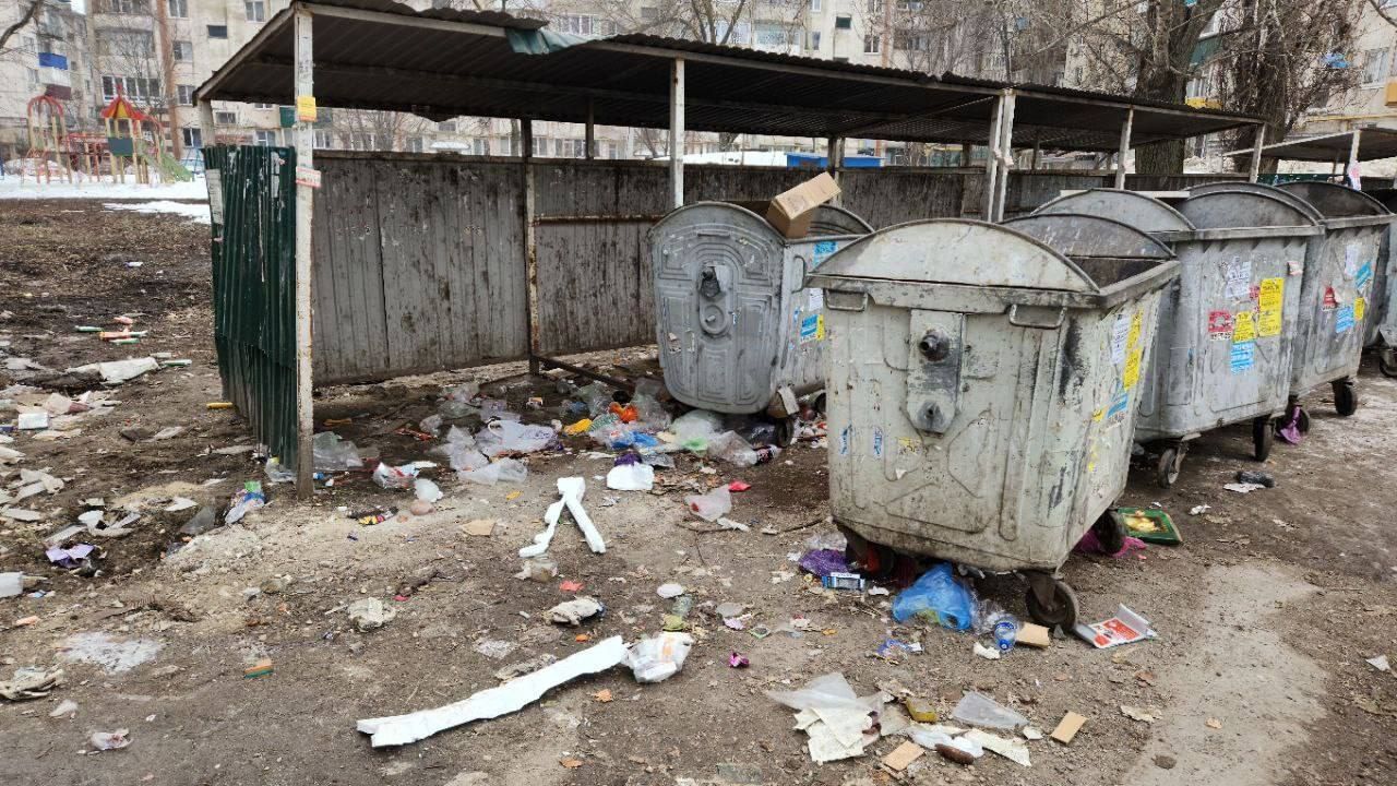 Жители многоквартирного дома в Липецке намерены жаловаться в прокуратуру и  ГЖИ, так как устали жить на «помойке» - Новости Липецка