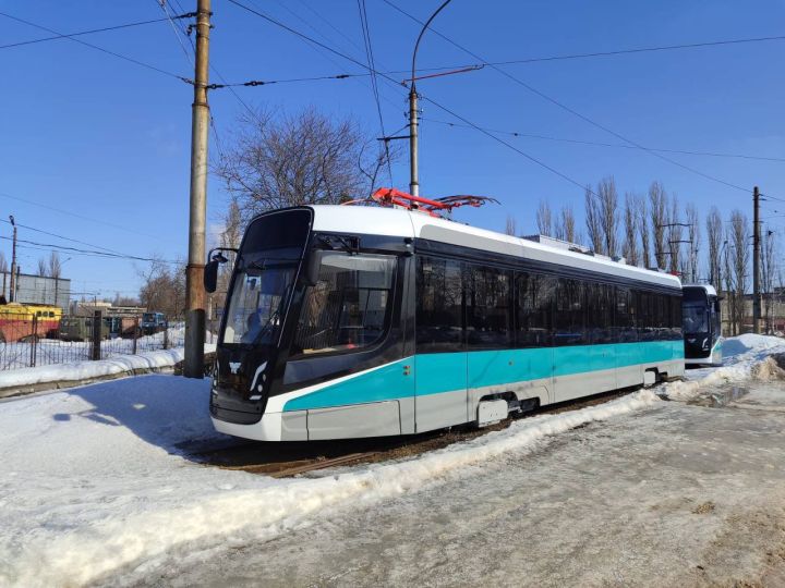 Новые трамваи с зарядками для гаджетов и валидаторами привезли в Липецк