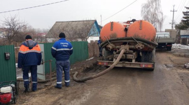 Липецкие спасатели выехали в частный сектор на откачку воды в связи с половодьем
