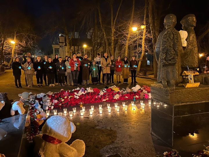 Липчане зажгли свечи в память о погибших в «Крокус Сити Холле»