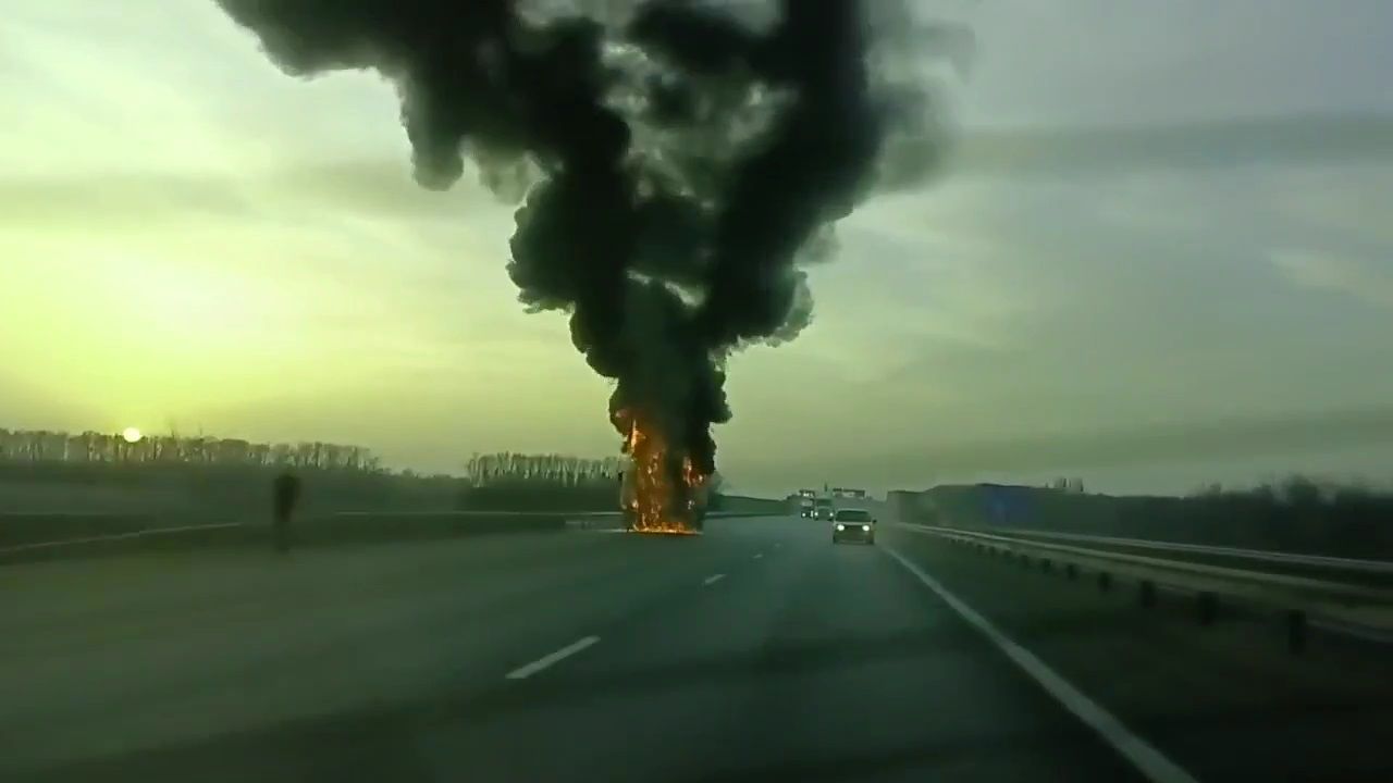 На трассе «Дон» под Липецком полностью сгорела фура