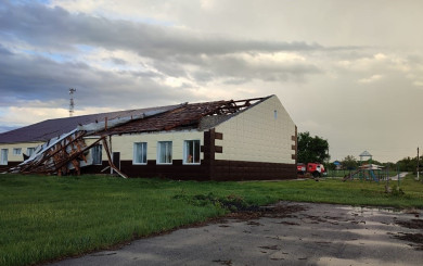 В Липецкой области ураган сносил крыши и валял деревья