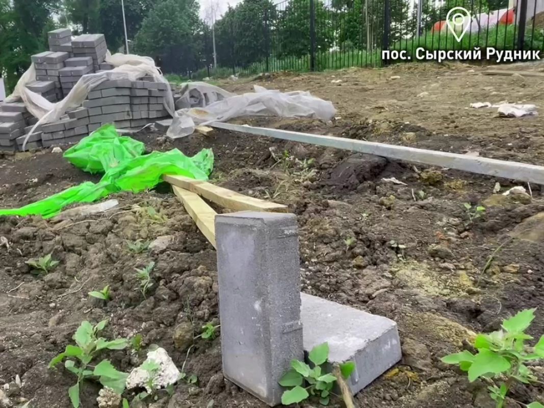 Липчан ужаснула территория спорткомплекса с изрытой землей и мусором -  Новости Липецка