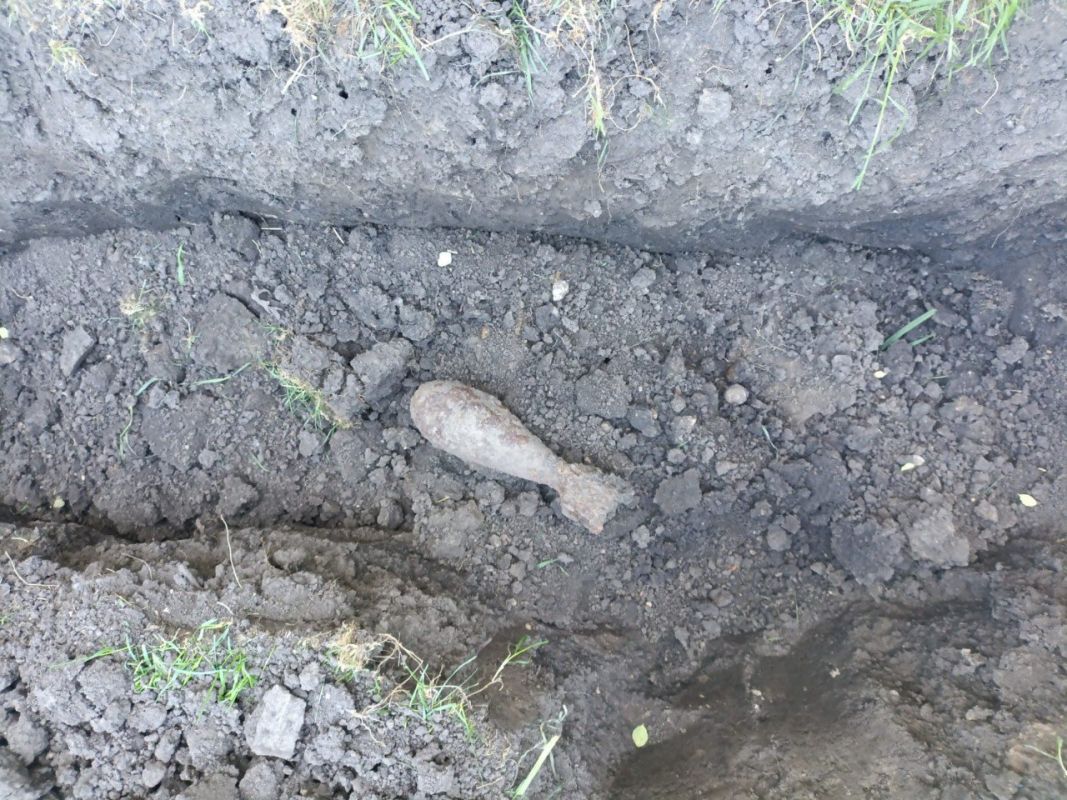 Липецкие спасатели уничтожили найденную рядом с домом минометную мину