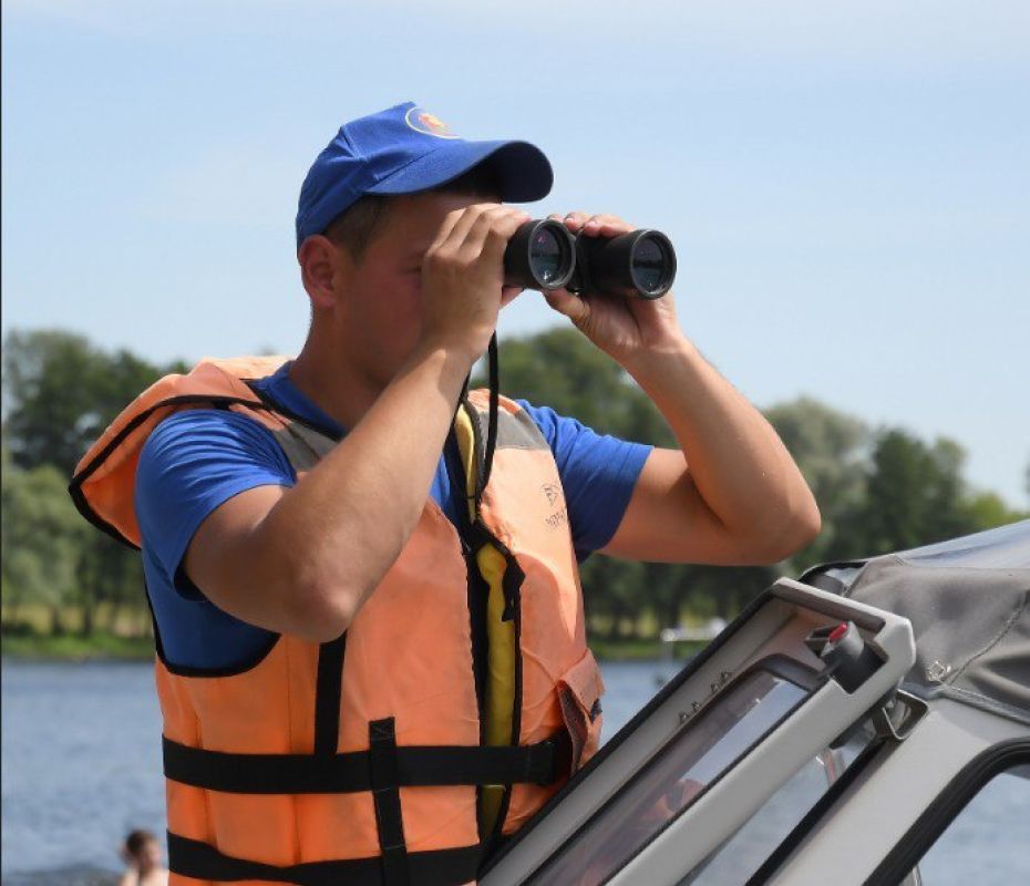 На пляже ЛТЗ в Липецке подросток едва не утонул, когда плыл за мячом