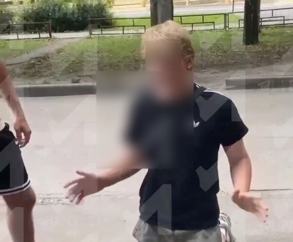 Полиция выяснила личность подростка, который, унижая, ставил сверстников на колени в Ельце