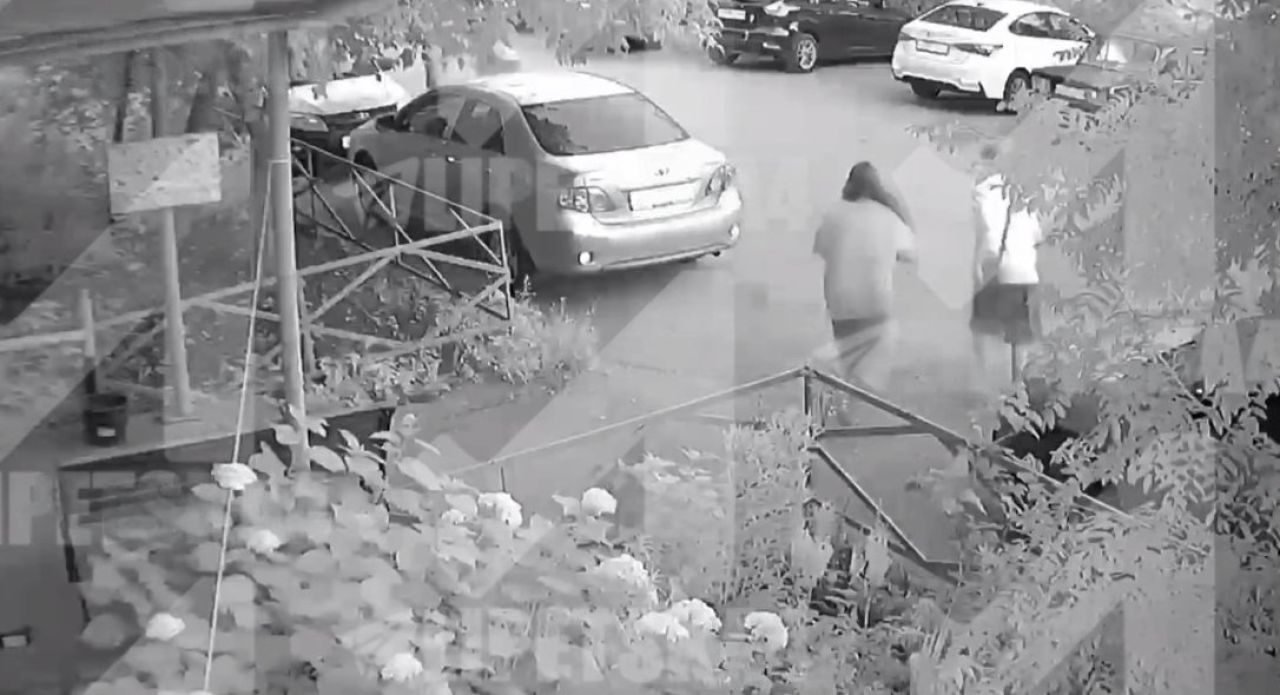 Ради хайпа в TikTok липецкие подростки снимали на видео, как они кидают яйца в окна дома