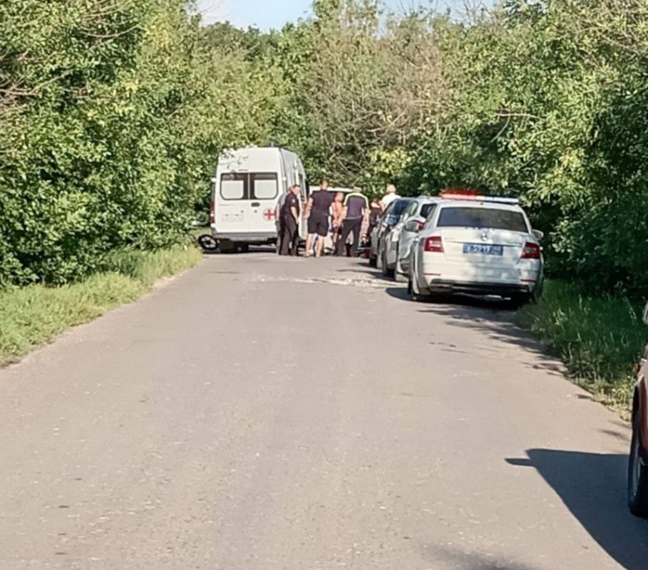 Трое подростков на мотоцикле под Липецком врезались в байкера