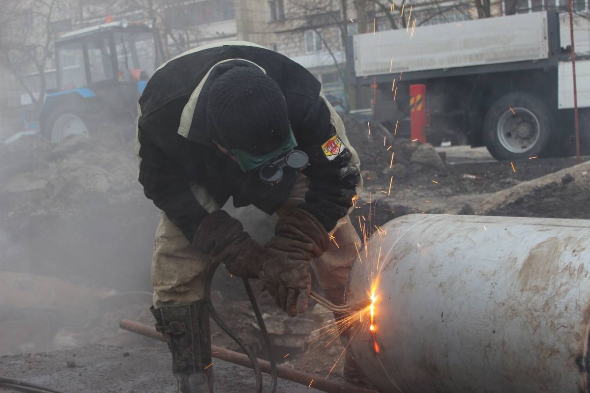 Жители Липецка больше месяца живут без горячей воды: раскопы есть – энергетиков нет