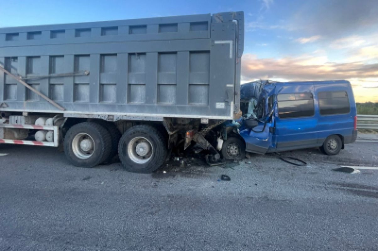 В Липецком районе погиб водитель автофургона
