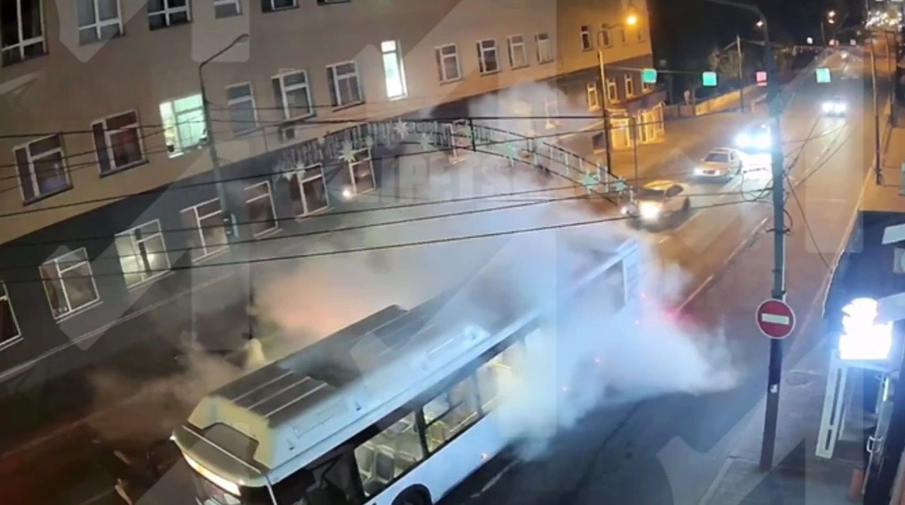 В Липецке из дымящегося автобуса эвакуировали пассажиров