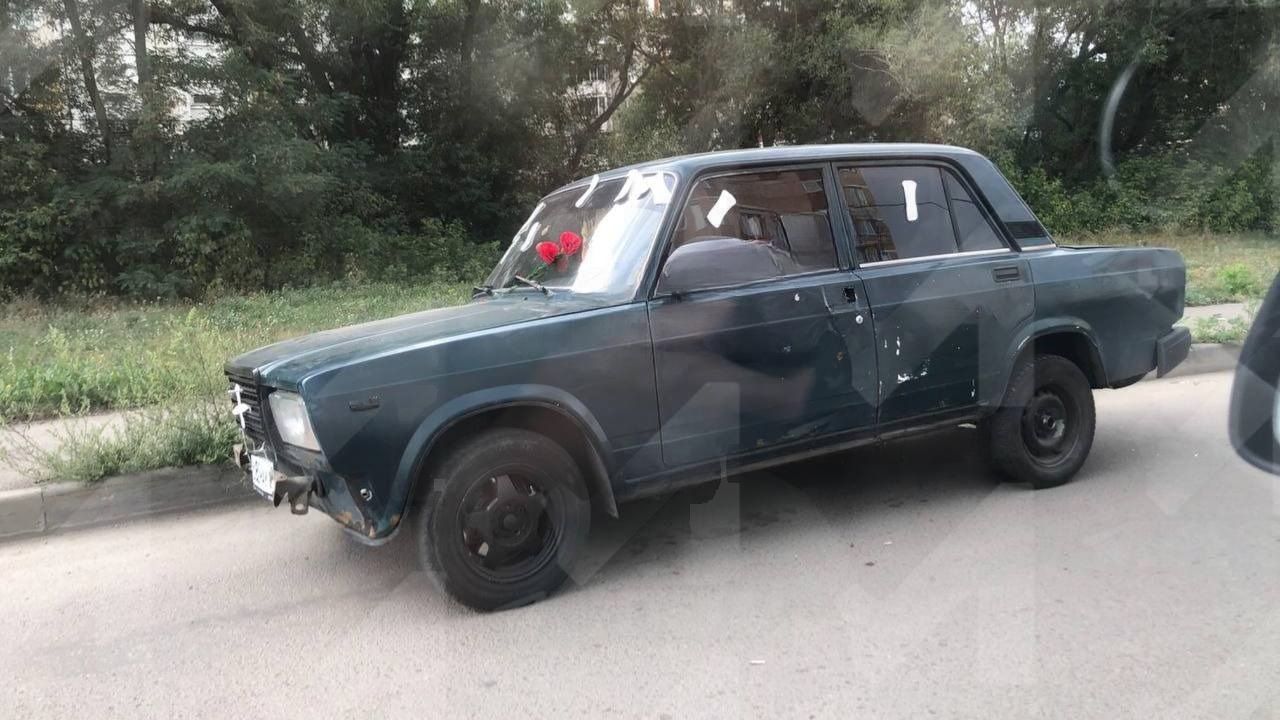 В Липецке «Жигули» обклеили женскими прокладками