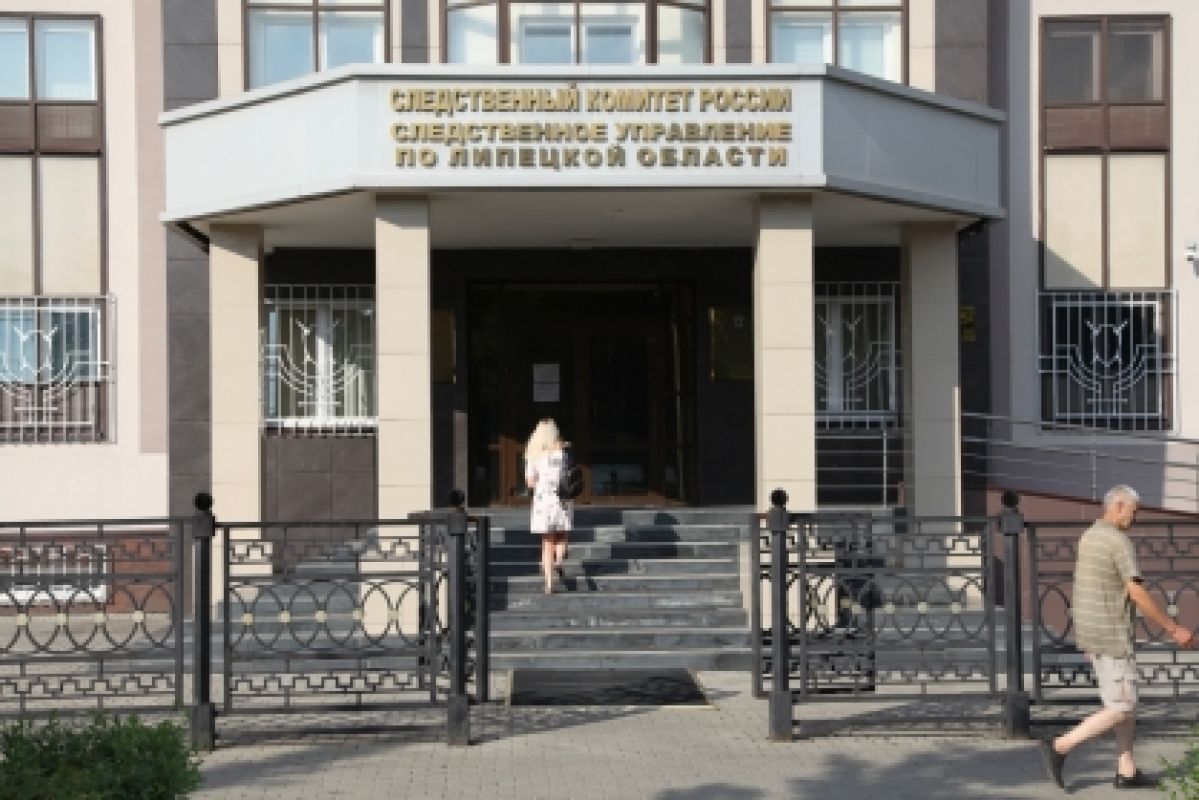 Подрядчик «кормил» чиновника из Ельца взятками в течение года