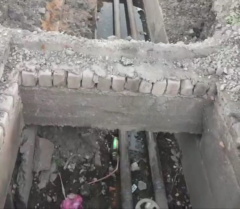 Текущая канализация, разрытые ямы и&nbsp;кучи мусора — липчане описали «красоты» своих дворов