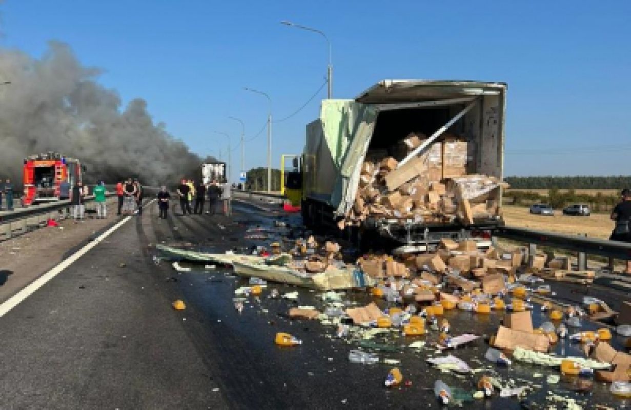 В столкновении грузовиков под Липецком погиб человек