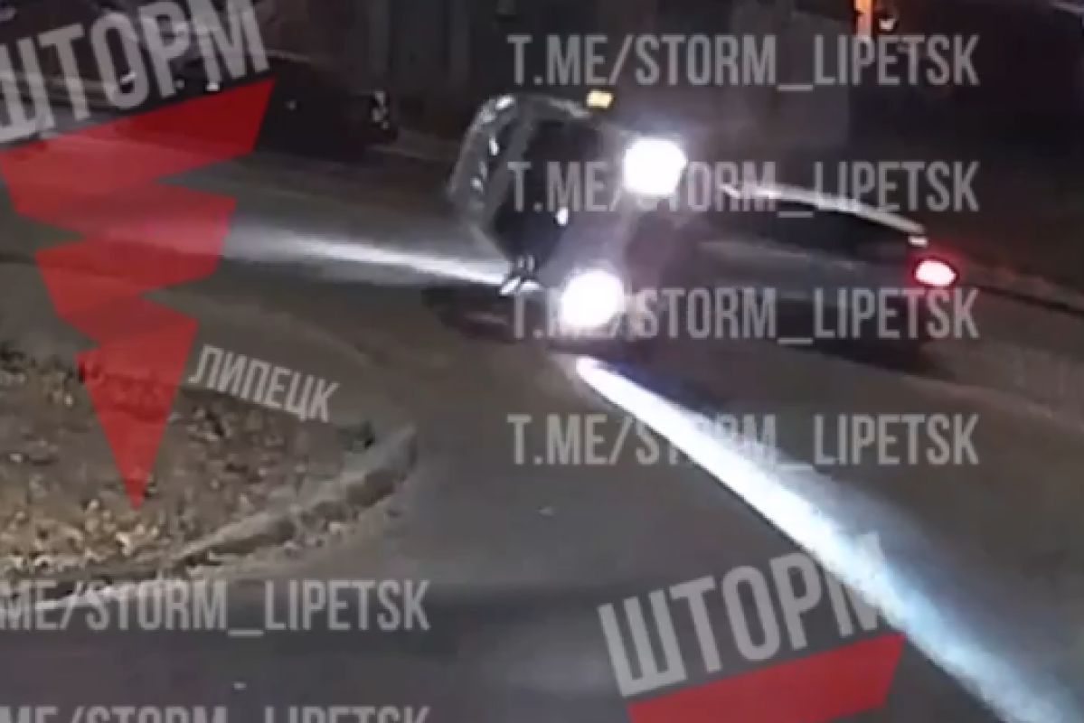 В Липецке перевернулся автомобиль