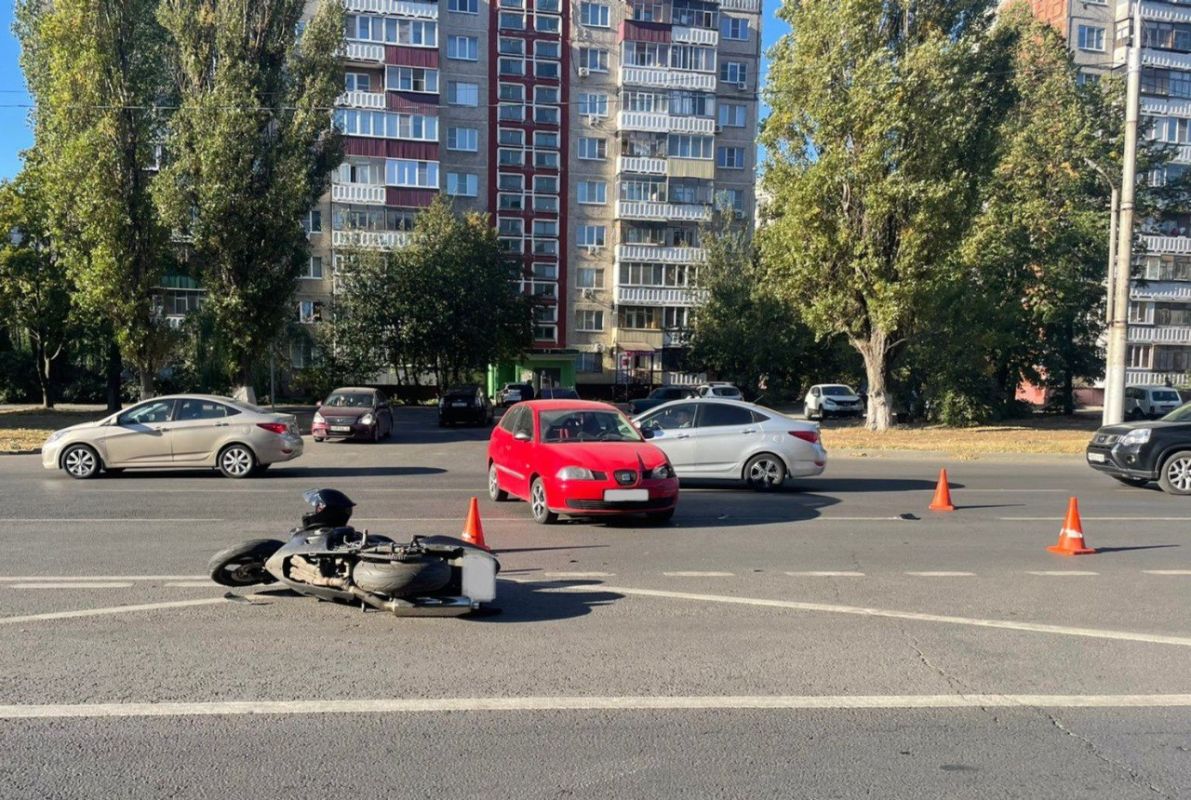 В Липецке автомобиль сбил мотоцикл