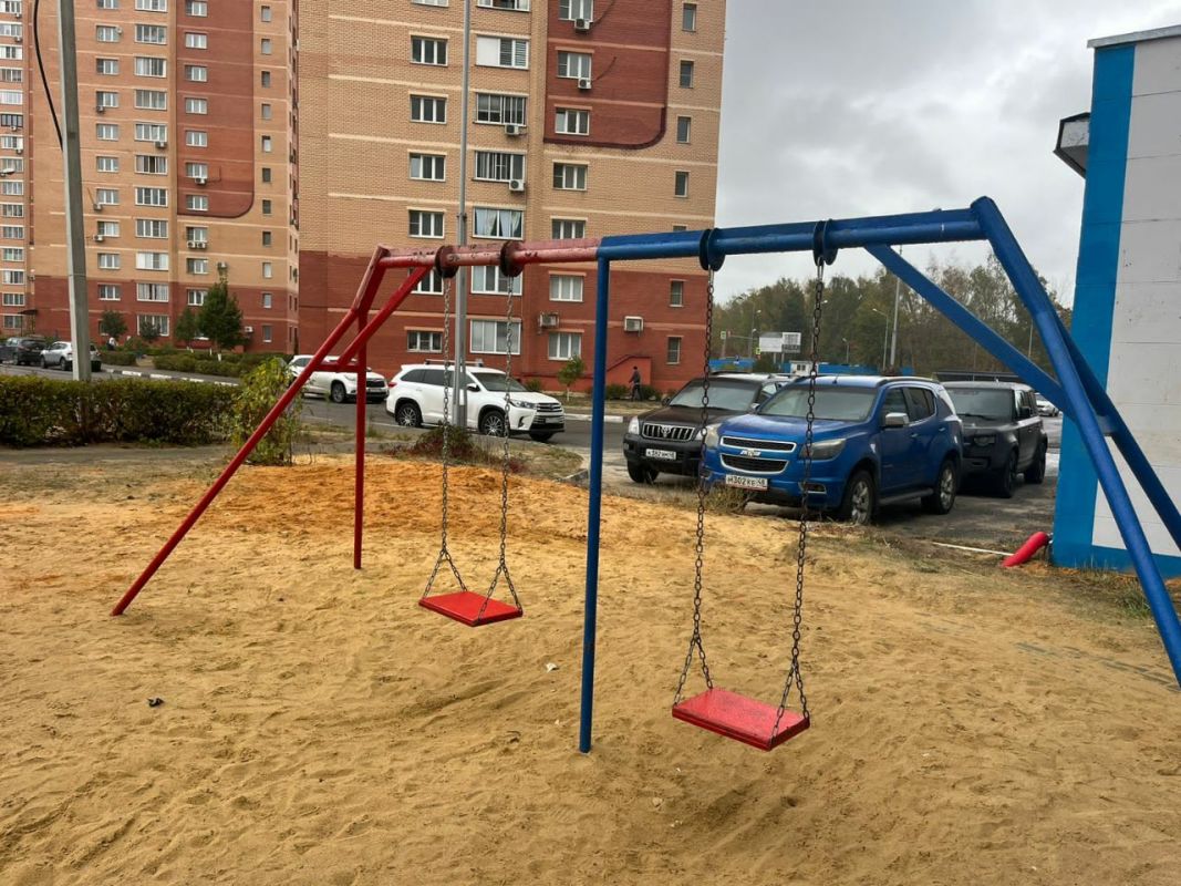 После травмы 10-летней девочки на детской площадке липецкая УК получила нагоняй от прокуратуры и заменила игровое оборудование