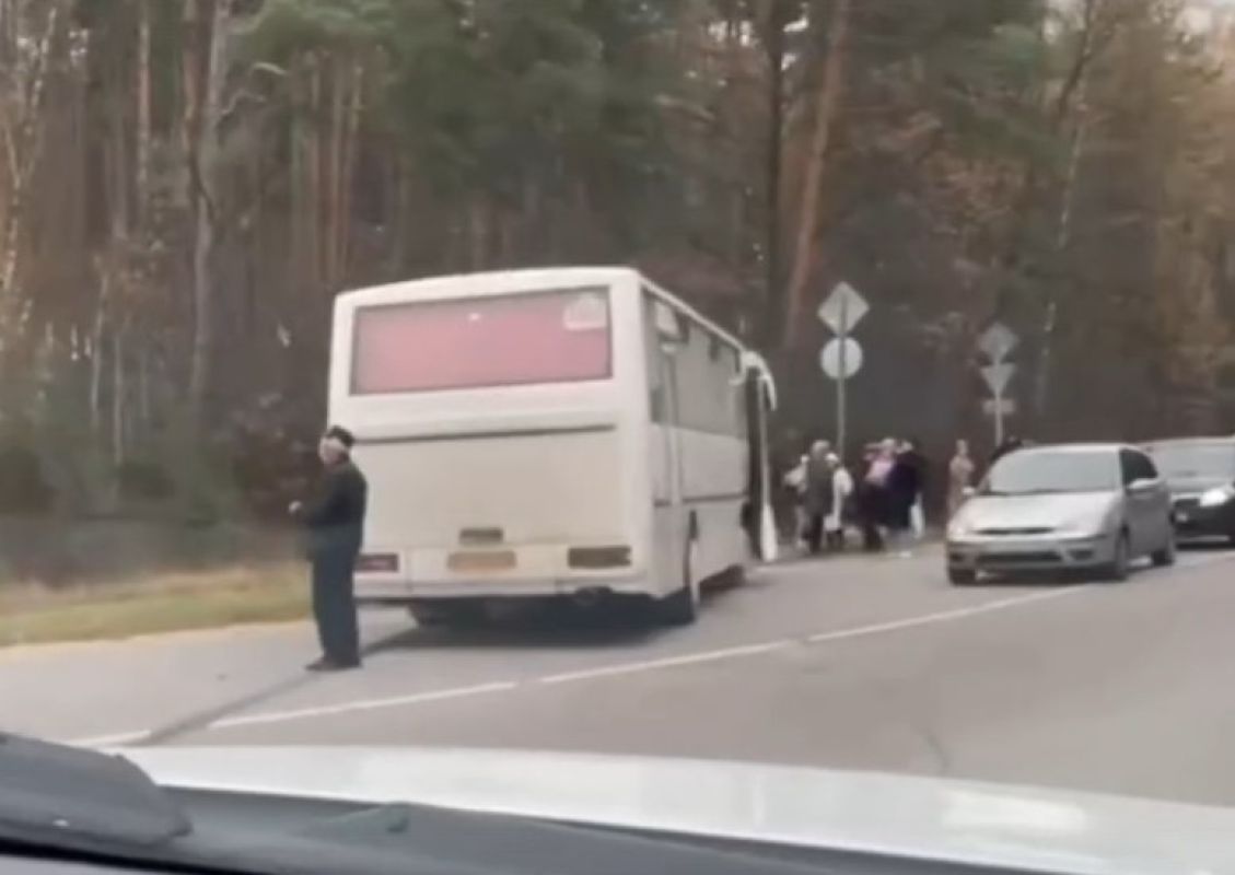 Автобус с пассажирами влетел в иномарку на липецкой трассе