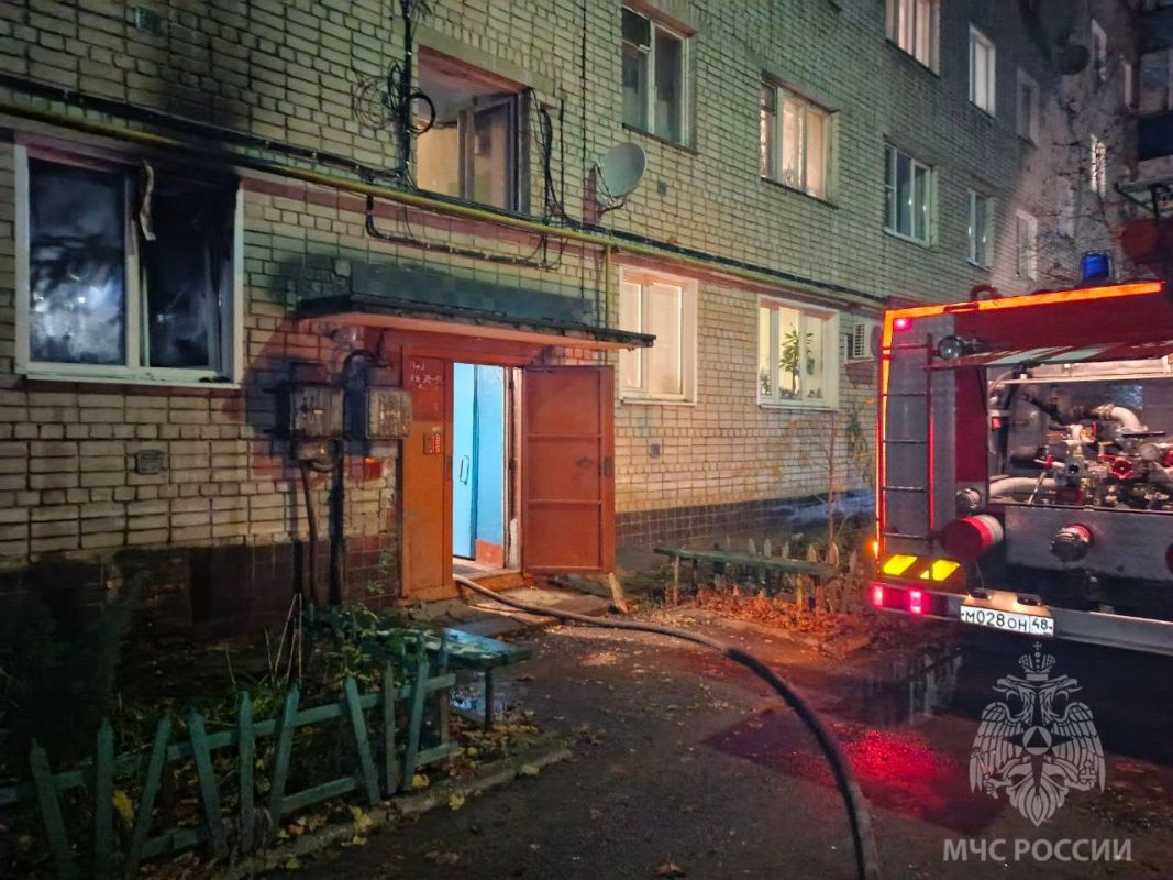 В Ельце эвакуировали 20 жителей многоквартирного дома из-за пожара