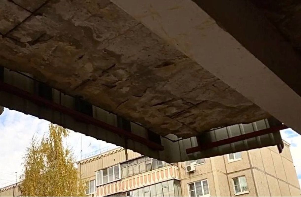 Липчане бьют тревогу: подъезд их дома может обвалиться в любую секунду