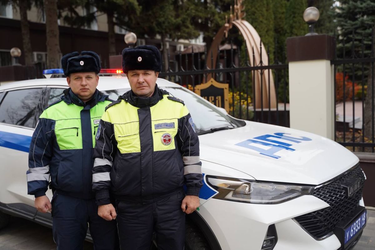 Боец СВО из Липецка поблагодарил гаишников за сопровождение его беременной жены в роддом