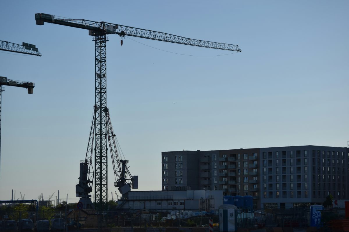 В Липецке крановщица уронила груз на стропальщика, сделав его инвалидом